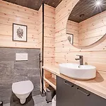 Tieva B Ski-in Ski-out With Private Hot Tub By Aavalevi ليفي