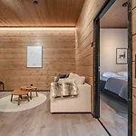 Tieva B Ski-in Ski-out With Private Hot Tub By Aavalevi *